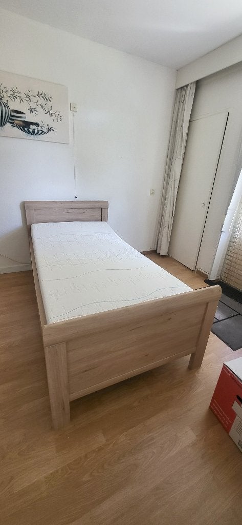 senioren hoog/laag bed elektrisch, Ophalen, Eenpersoons, Zo goed als nieuw, Hout