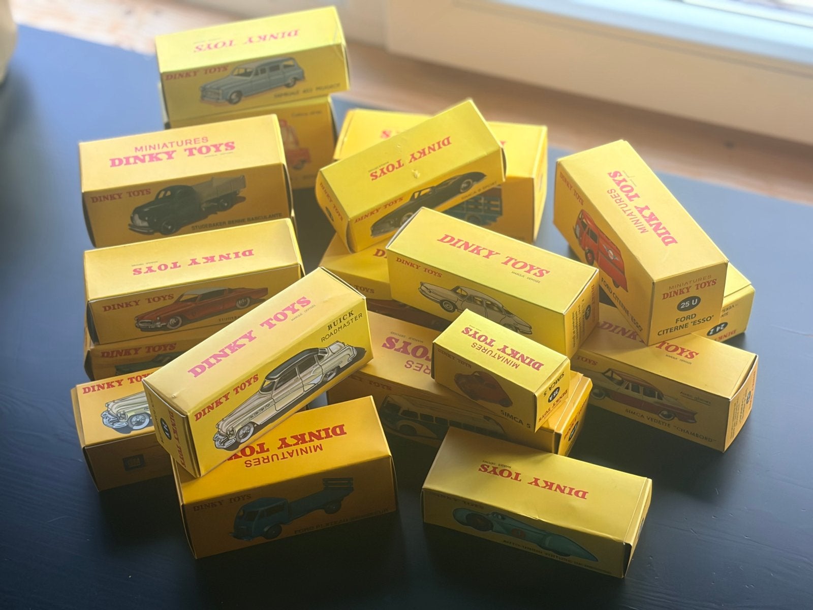 Dinky Toys modelauto's - Div modellen nieuw €15ps, Ophalen of Verzenden, Zo goed als nieuw