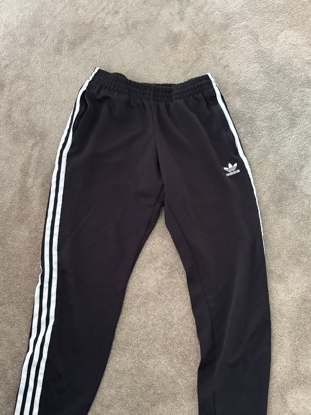 Adidas trainingsbroek met strepen - Maat M, Zwart, Fitness of Aerobics, Gedragen, Ophalen