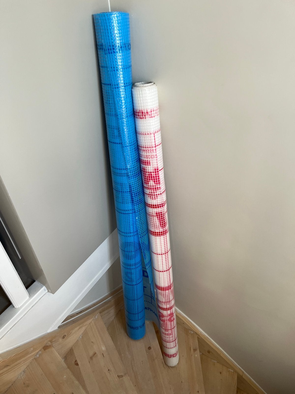Miofol rood en blauw reststukken, Ophalen, Nieuw, 10 tot 15 m², Folie