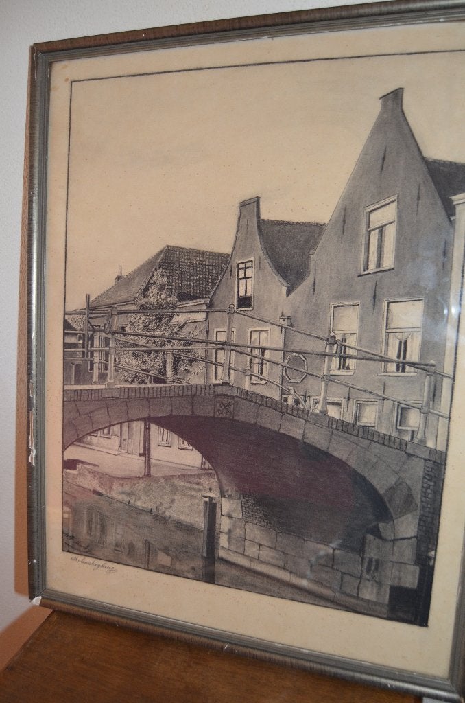 Ets of houtskool Molensteegbrug in Leiden, Antiek en Kunst, Ingelijst, 1950 - 1999, Ophalen of Verzenden, 41 cm