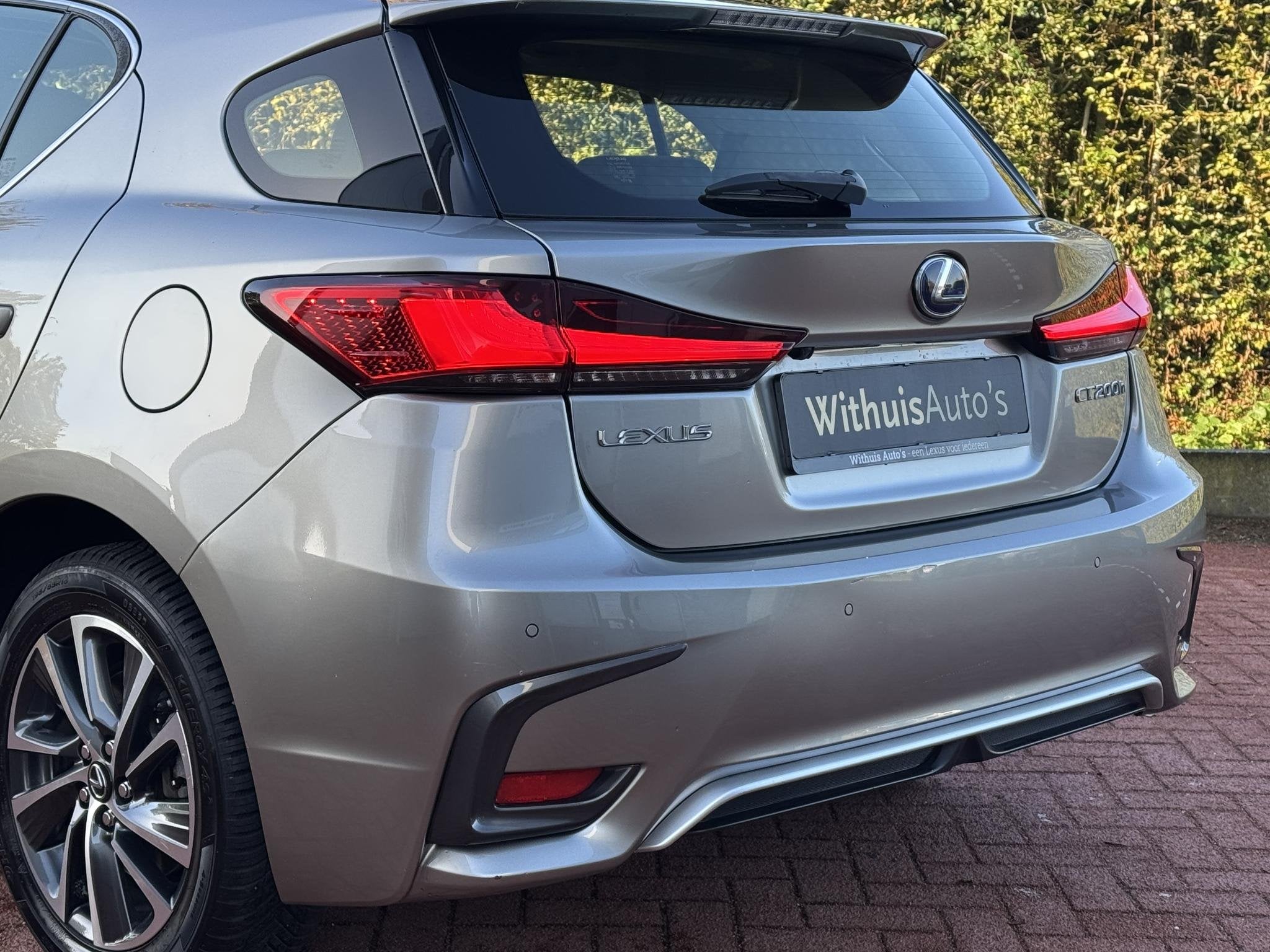 Lexus CT 200h Business *Dakraam *Stoelverwarming* Dealer ond, Auto's, Gebruikt, Euro 6, 4 cilinders, Hybride Elektrisch/Benzine