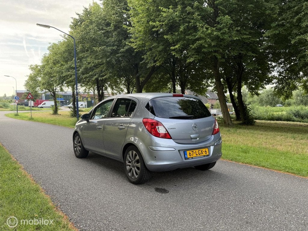 Opel Corsa 1.2-16V '111' Edition*AUTOMAAT*AIRCO*APK 03/27, Auto's, Euro 5, Gebruikt, 4 cilinders, 49 €/maand