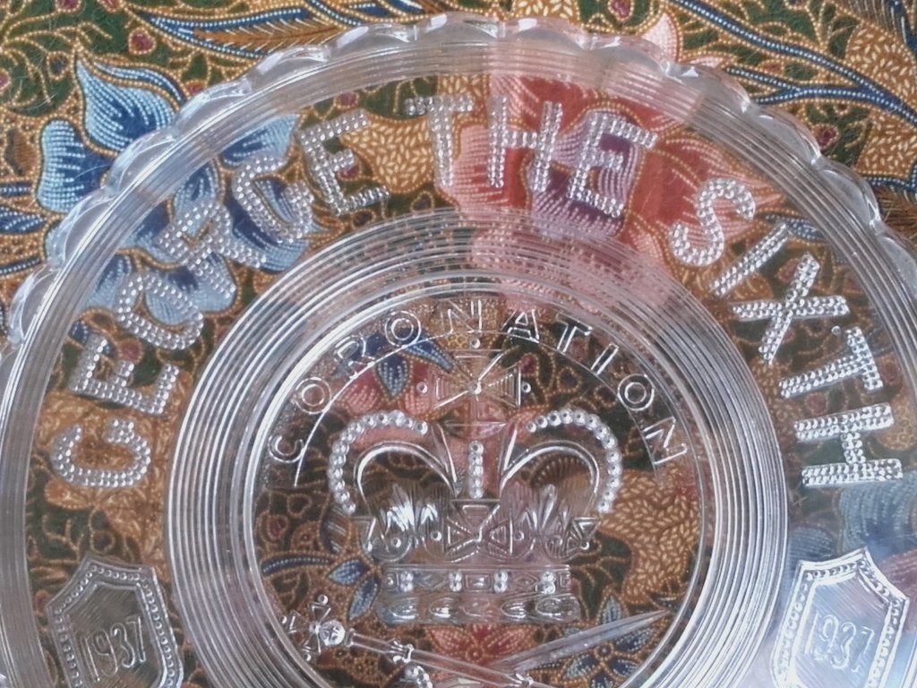 Mooi oud jubileum bord uit Engeland van glas 24,3 cm. 1937., Antiek en Kunst, Ophalen of Verzenden