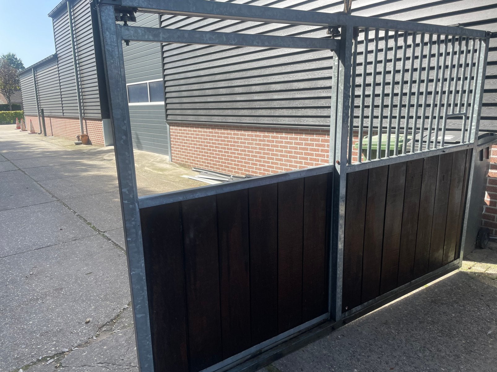 Diverse paarden en pony stal container, Toebehoren, 4 paarden of pony's of meer