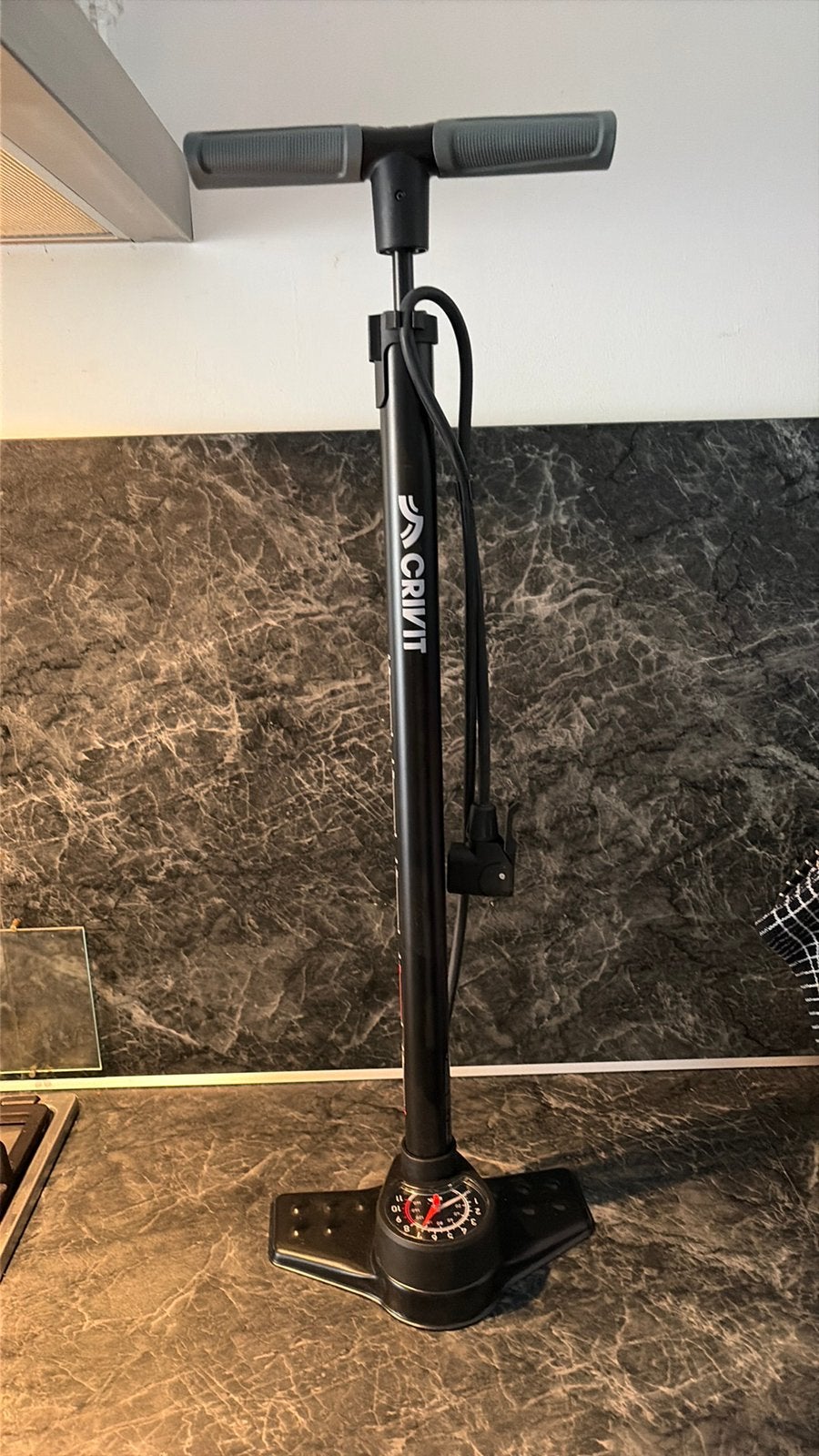 Crivit fietspomp met drukmeter, Ophalen of Verzenden, Drukmeter, Zo goed als nieuw