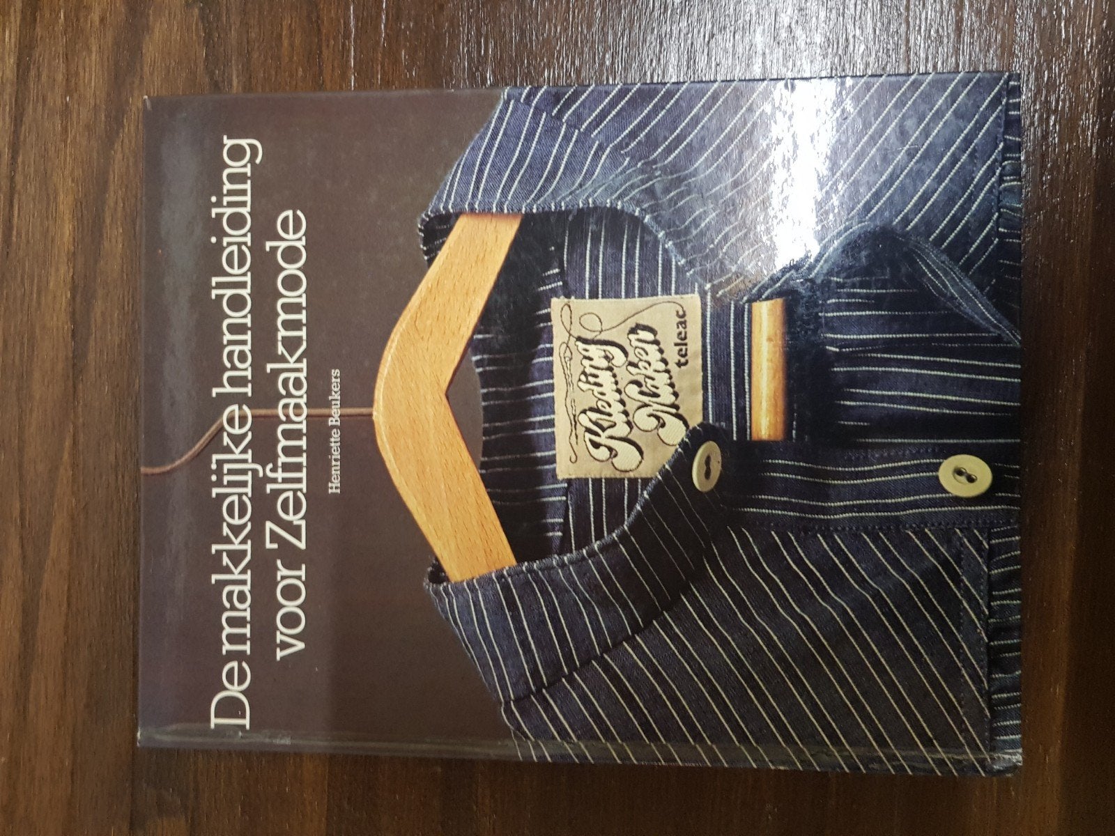 De makkelijke handleiding voor Zelfmaakmode Henriette Beuke, Boeken, Ophalen of Verzenden, Gelezen, Borduren en Naaien, Henriette Beukers