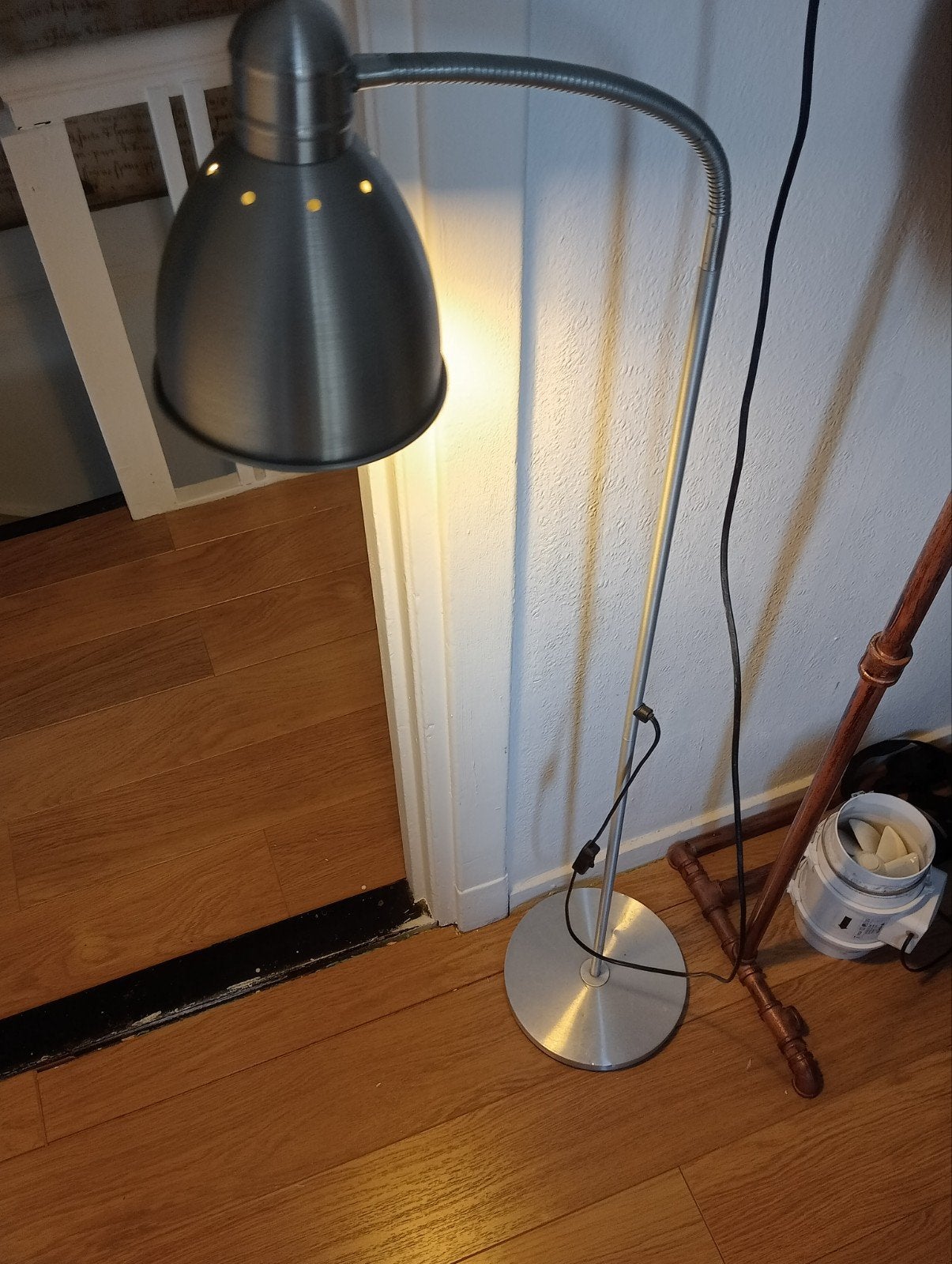 Moderne staande lamp met flexibele arm, zilverkleurig, Huis en Inrichting, Gebruikt, Onbekend, Onbekend, Onbekend