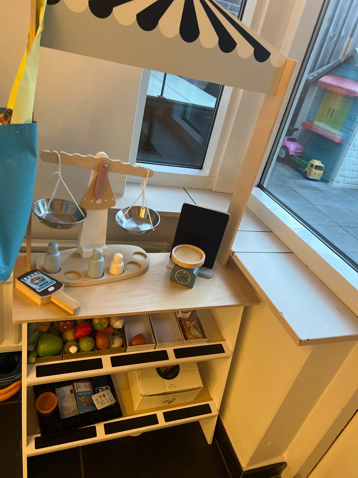 Houten speelgoedwinkel met weegschaal en accessoires, Ophalen, Gebruikt, Jongen of Meisje