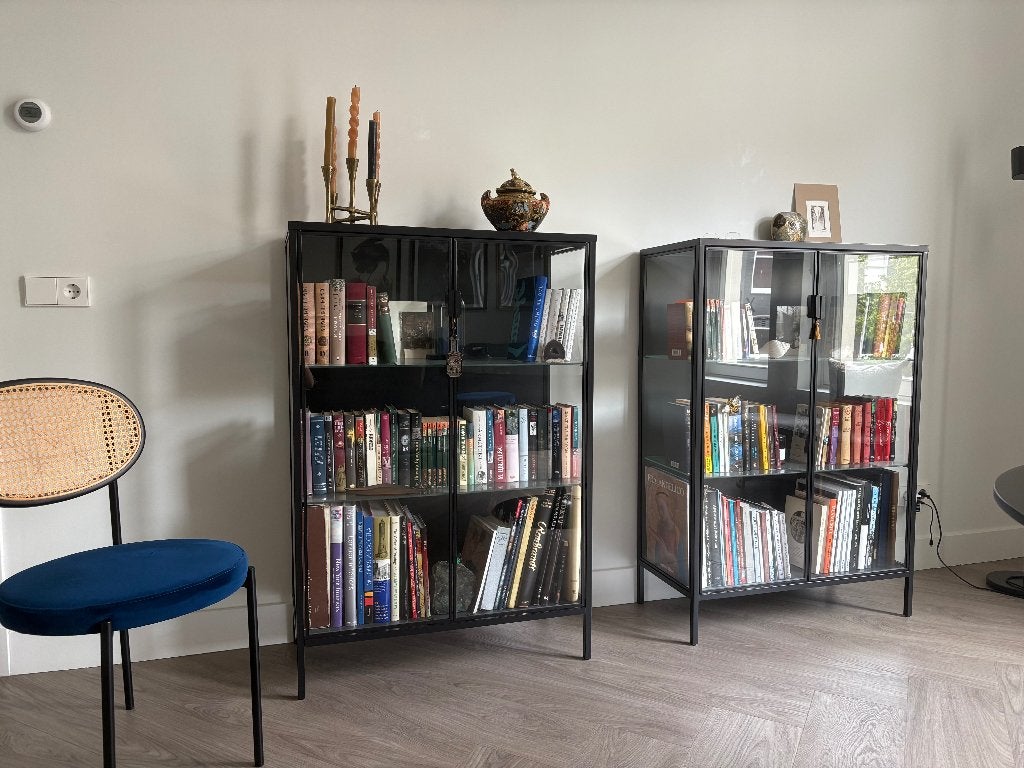Display cabinet, Huis en Inrichting, Kasten | Vitrinekasten, Ophalen, Modern minimalism, Met deur(en), 100 tot 150 cm