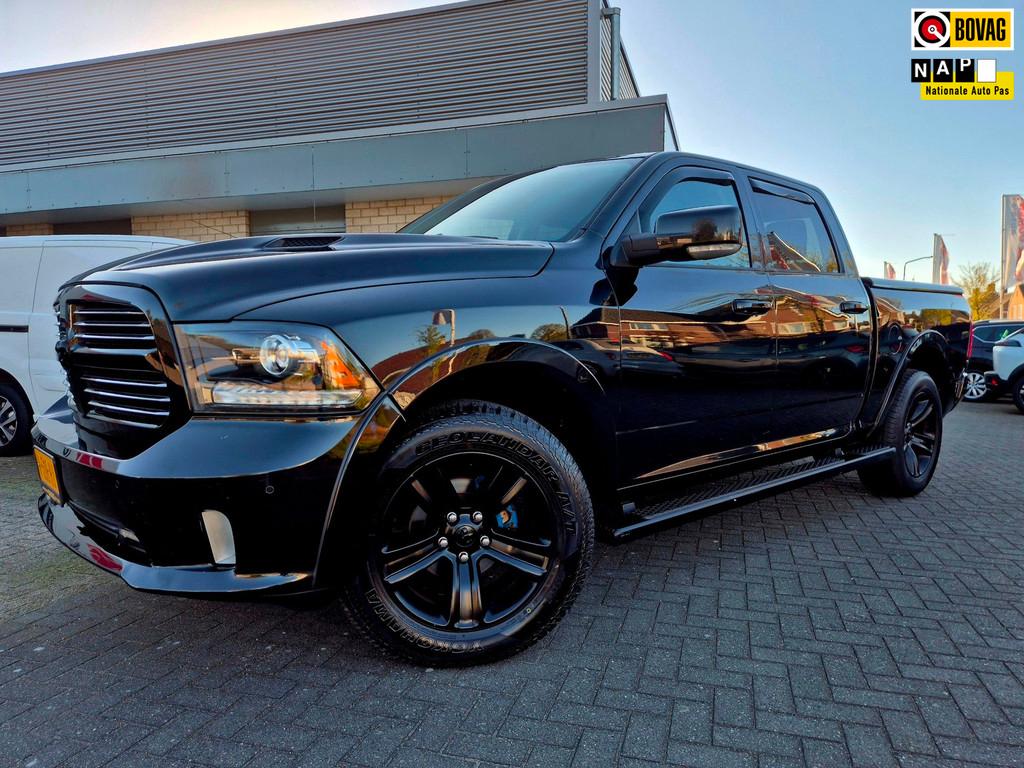 Dodge Ram 1500 5.7 V8 Quad Cab 6'4 400PK + NAP|5 pers|Panora, Automaat, Gebruikt, 5654 cc, Zwart