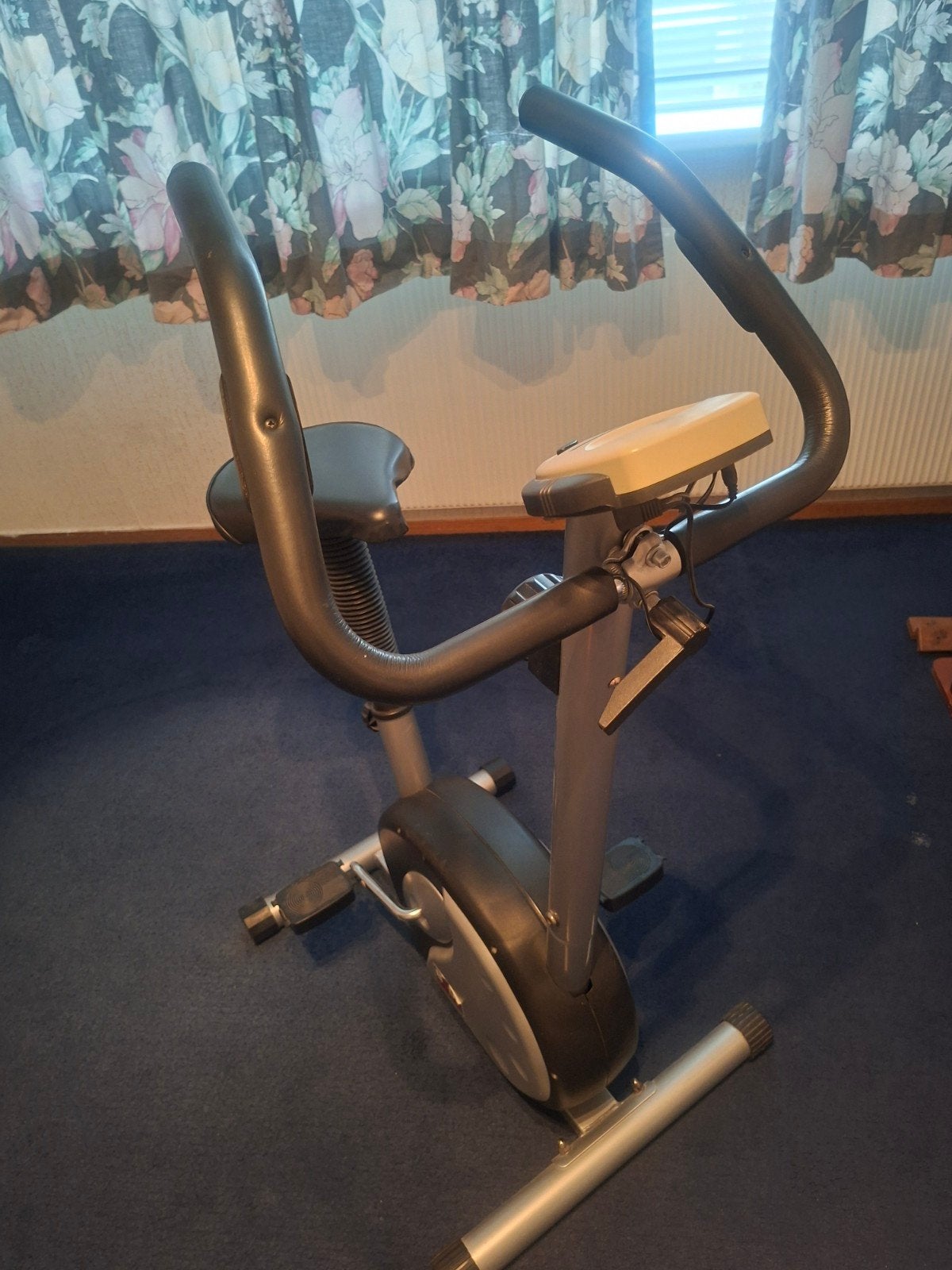 Hometrainer BC1540 Magnetic Bike, Sport en Fitness, Ophalen, Gebruikt, Metaal, Benen