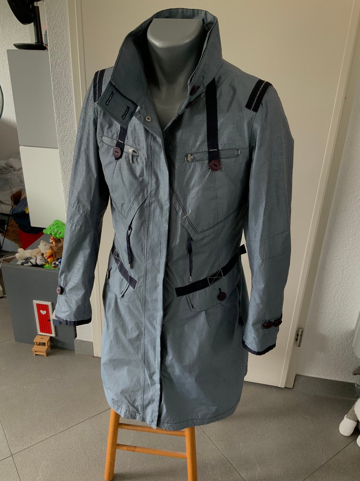 Hele leuke blauwe dames jas. Maat 36 Nieuw. Dutch touch., Kleding | Dames, Ophalen of Verzenden, Nieuw, Maat 36 (S), Blauw