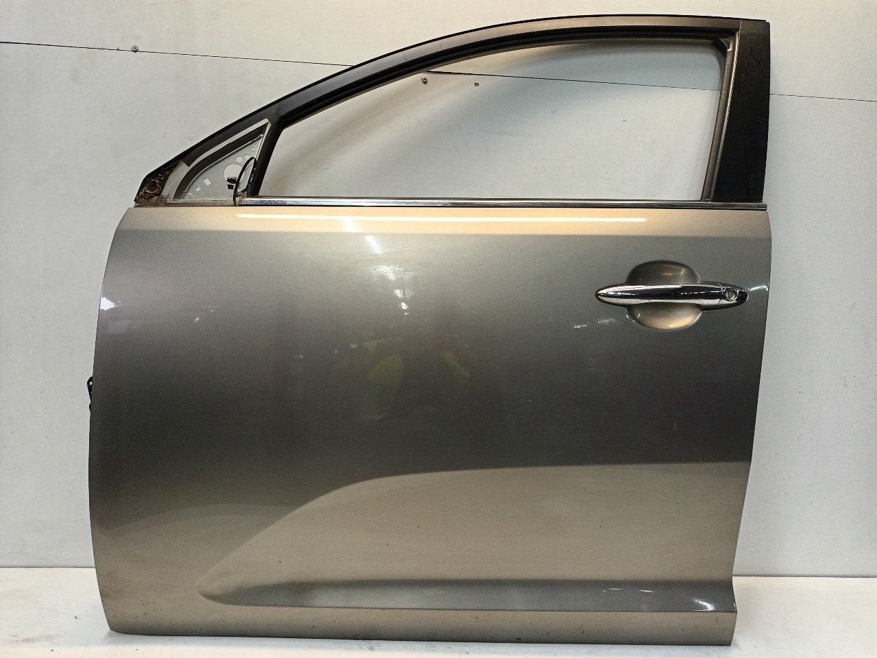 Portier links voor Kia Sportage, Onderdelen@venauto.nl, Van der Ven Autorecycling B.V., Ettenseweg 76, 4706 PB Roosendaal, The Netherlands