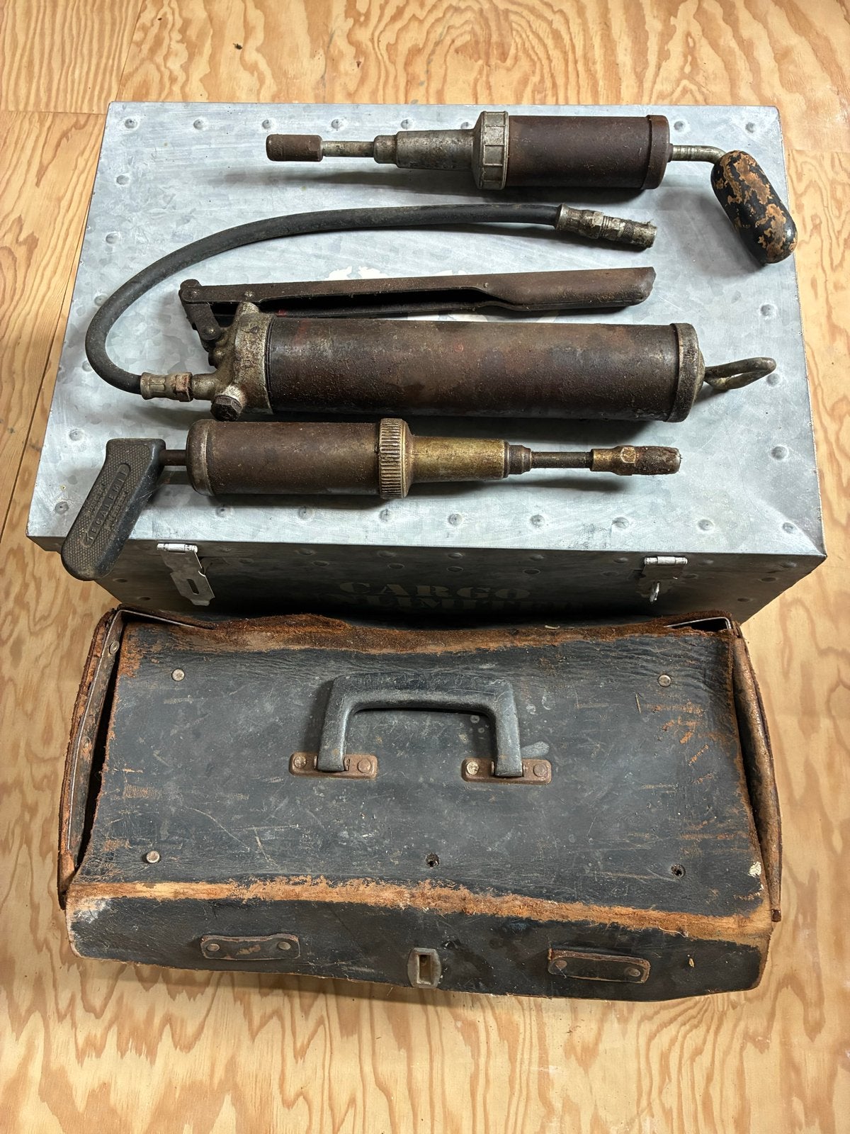 Professionele vetspuit met koffer - Vintage gereedschap, Ophalen, Gebruikt, Overige typen, Overige merken