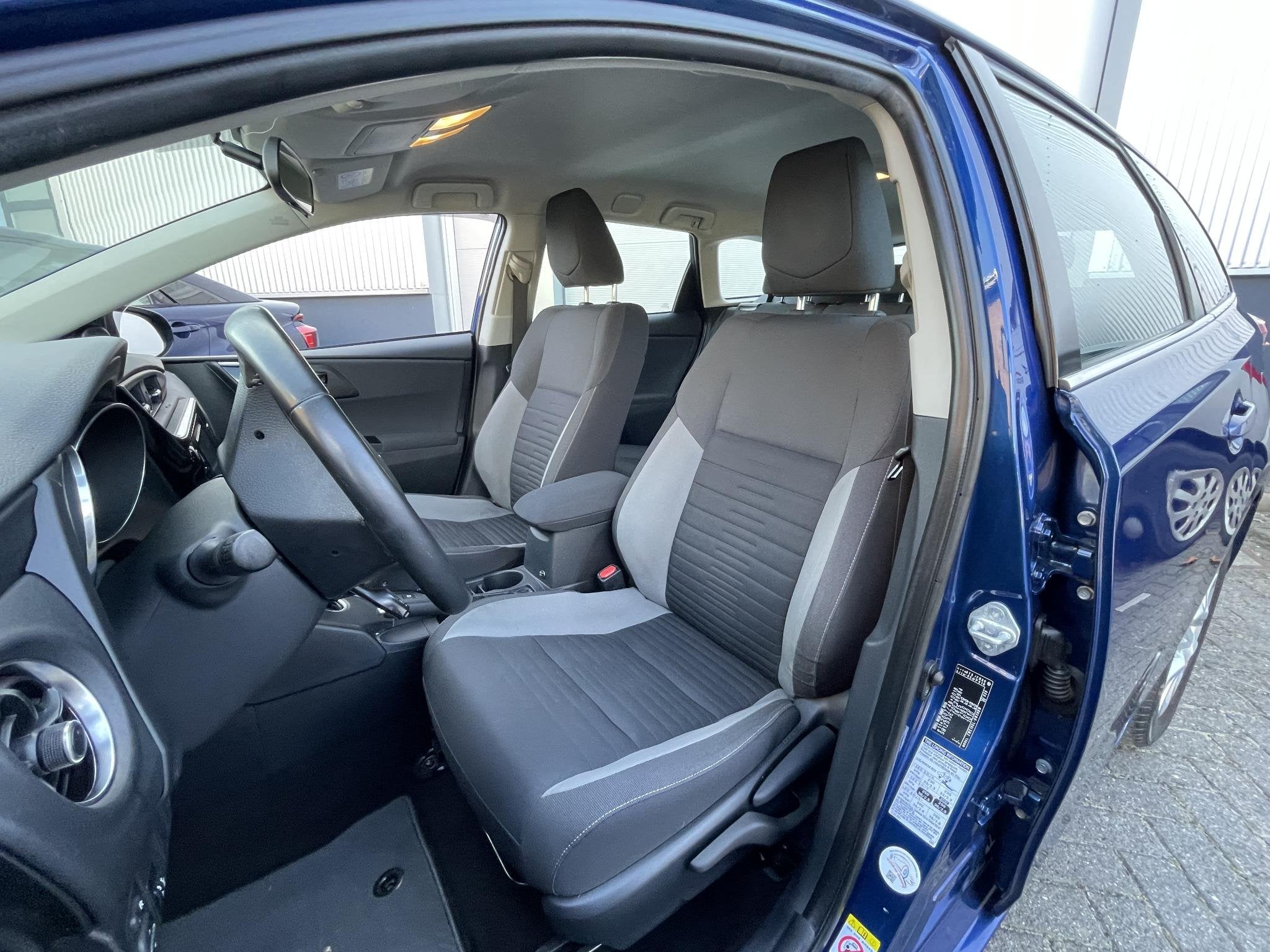 Toyota Auris Touring Sports 1.8 Hybrid Aspiration, Auto's, Dealer onderhouden, Gebruikt, Euro 6, Blauw