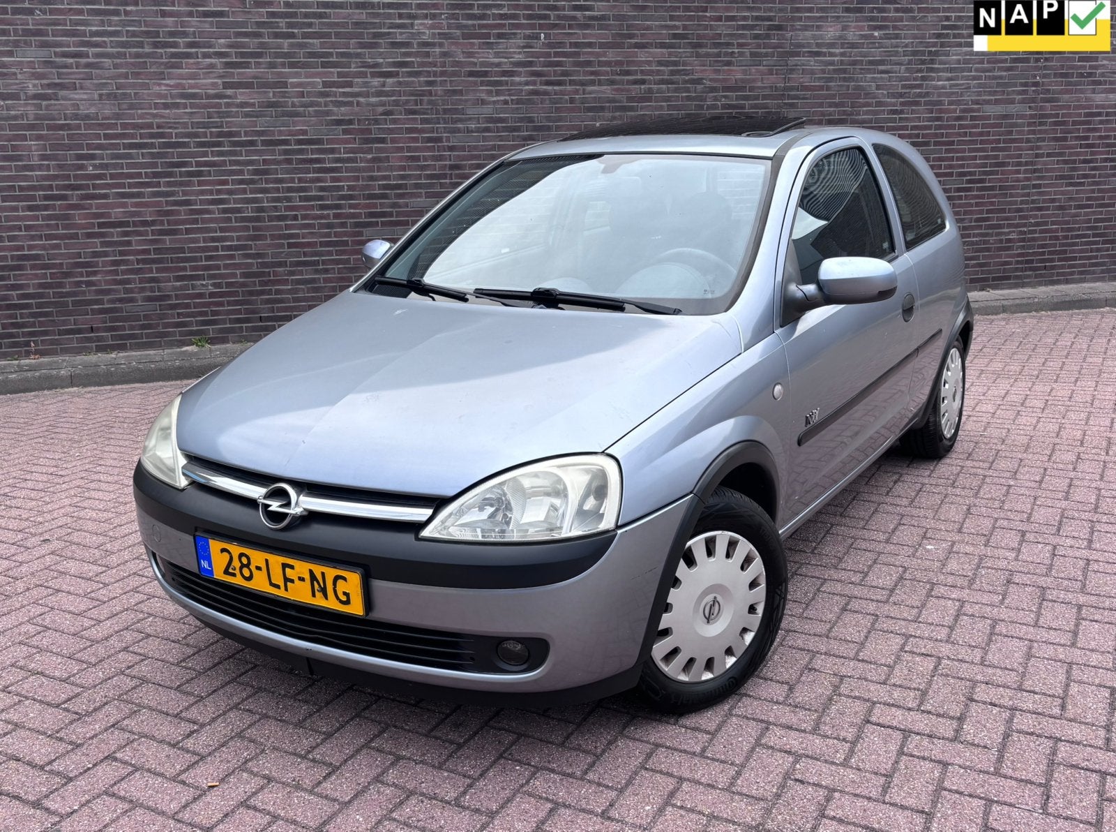 Opel Corsa 1.2 16V met 73.919 KM NAP Schuif/kantel dak, Auto's, Voorwielaandrijving, 450 kg, 74 pk, 31 €/maand
