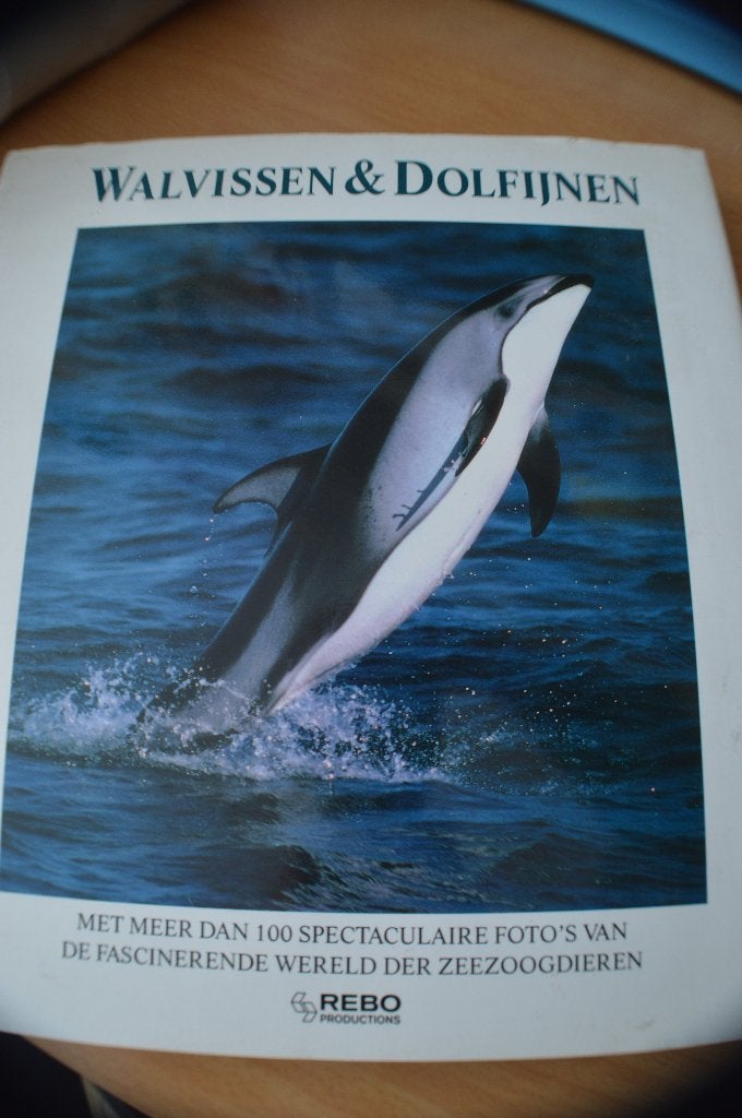 Walvissen & Dolfijnen - Boek over zeezoogdieren, Vic Cox, Ophalen of Verzenden, Zo goed als nieuw, Overige diersoorten