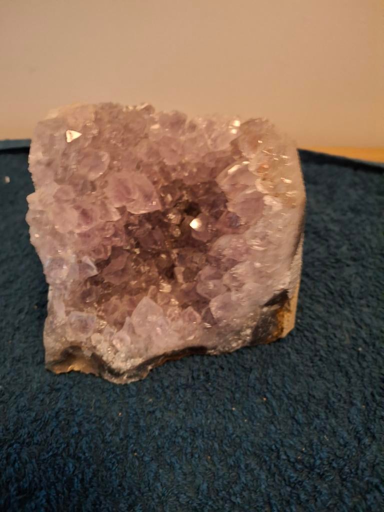 Prachtige Amethist Geode - Natuurlijke Kristaldecoratie, Ophalen of Verzenden, Mineraal