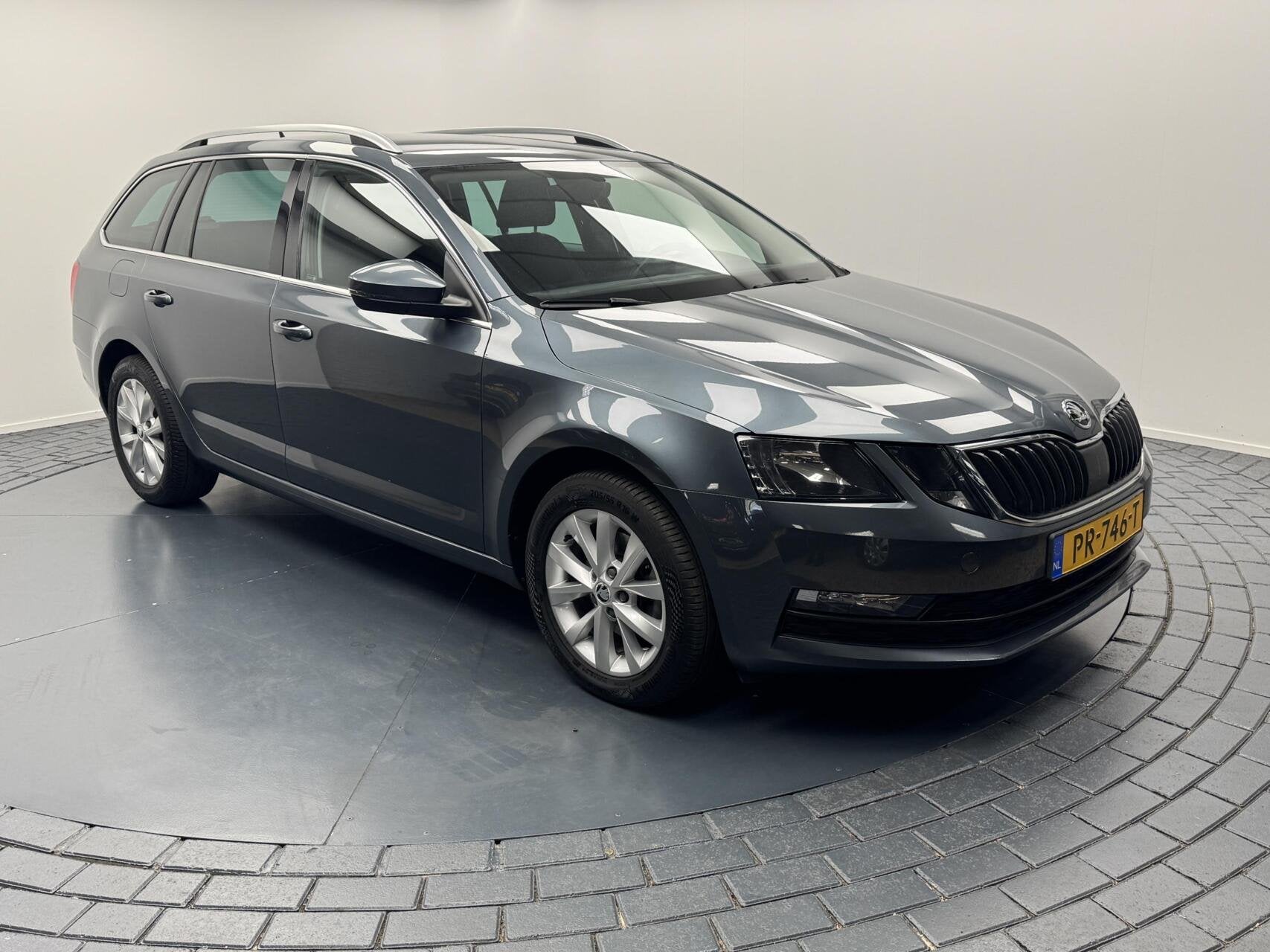 Skoda Octavia Combi 1.0 TSi Greentech Automaat-Trekhaak-Navi, Auto's, Stof, Met garantie (alle), 116 pk, Origineel Nederlands