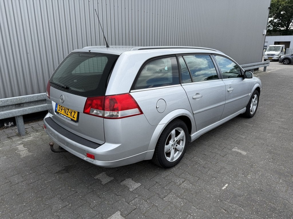 Opel Vectra Wagon 1.8-16V Elegance Leer, LM, Nw APK Airco --, Auto's, Opel, Gebruikt, 4 cilinders, 1796 cc, Handgeschakeld