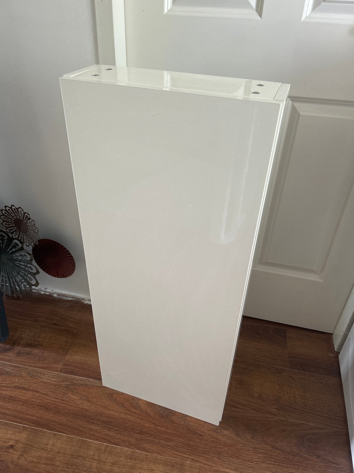 Wit wandkastje met 5 glazen planken merk Ikea, Ophalen, Gebruikt