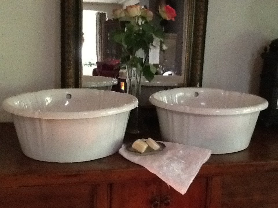 Set van 2 Antieke Emaille Waskommen - Vintage Badkamer Decor, Ophalen