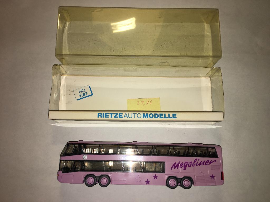 Neoplan Megaliner bus - Rietze roze 4 asser dubbeldekker HO, Hobby en Vrije tijd, Modelauto's | 1:87, Ophalen of Verzenden, Nieuw
