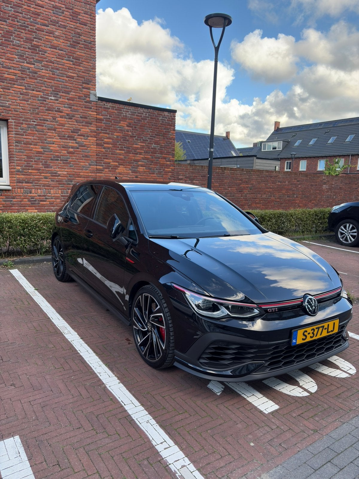 Volkswagen Golf GTI Clubsport 300pk 2021 Zwart Nurburg, Euro 6, 4 cilinders, 1984 cc, Parkeerassistent