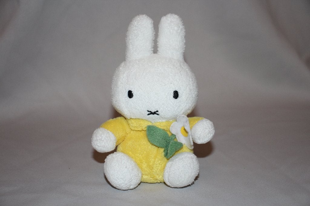 Kleine Nijntje knuffel - geel truitje met bloem 14cm, Gebruikt, Geel, Konijn, Nijntje