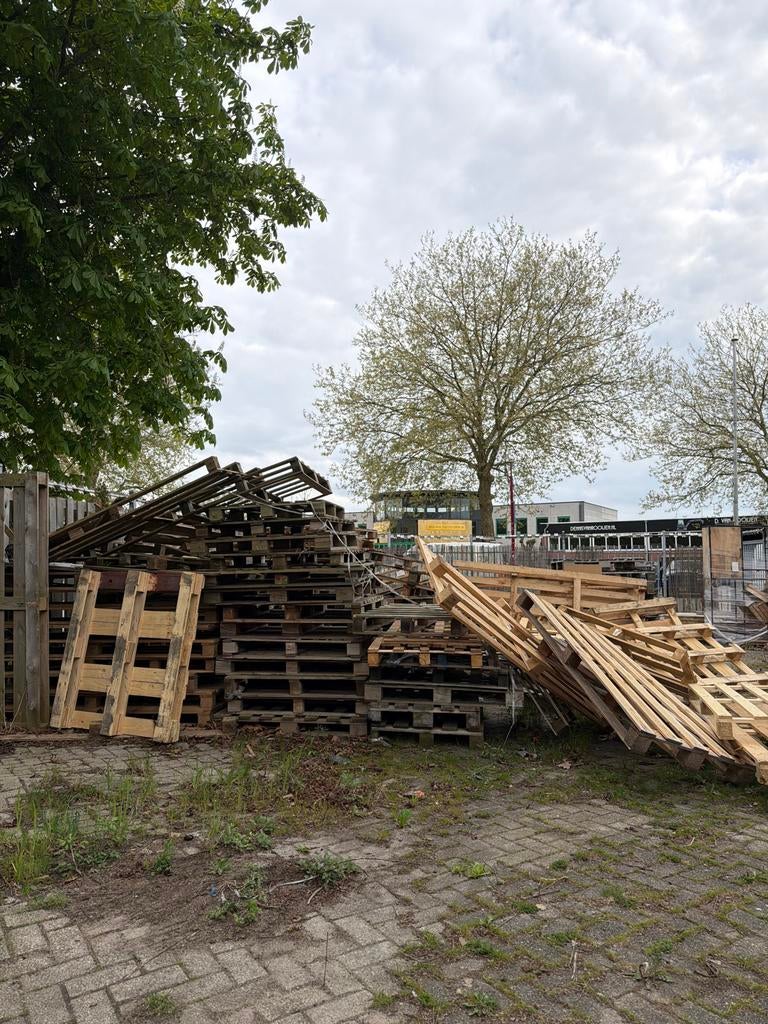 Blokpallets en diverse pallets gratis ophalen, Ophalen, Gebruikt, 25 tot 50 mm, Pallet