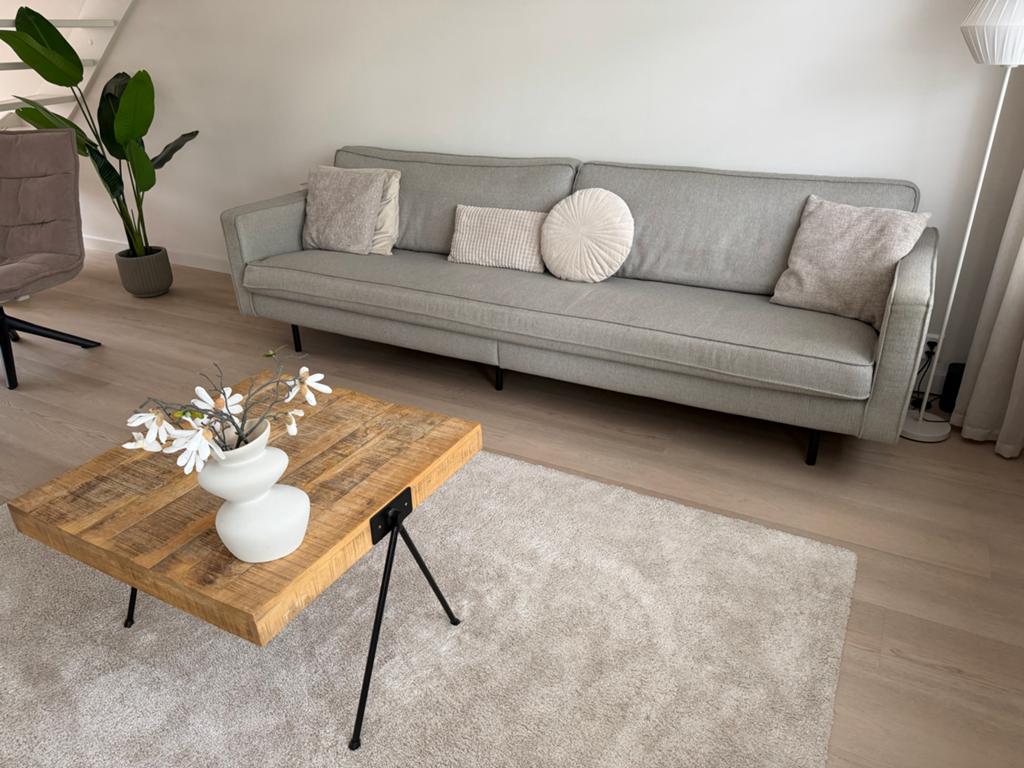 WOOOD bank - Comfortabele 3-zitsbank - grijs van kleur., Huis en Inrichting, Banken | Bankstellen, Ophalen, Gebruikt, Driepersoons