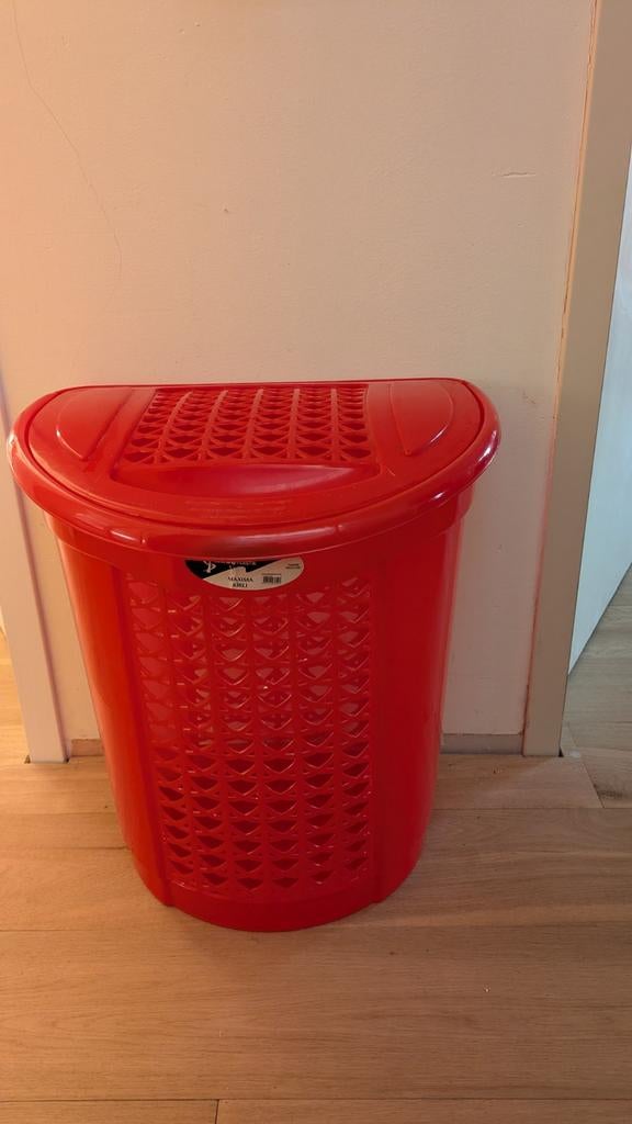 Grote rode wasmand, Ophalen