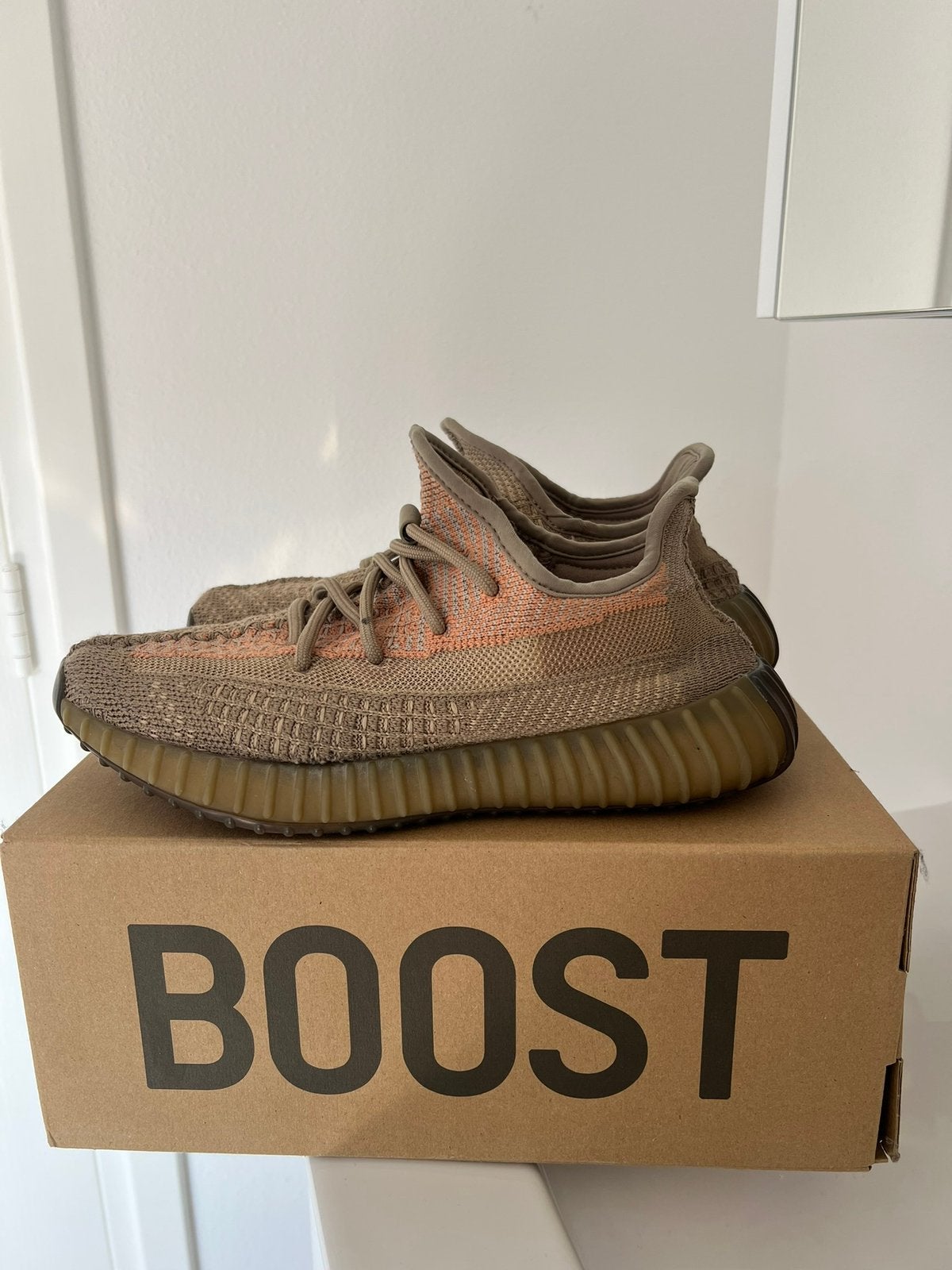 Yeezy boost 350 dames 38 2/3, Beige, Ophalen of Verzenden, Sneakers of Gympen, Zo goed als nieuw