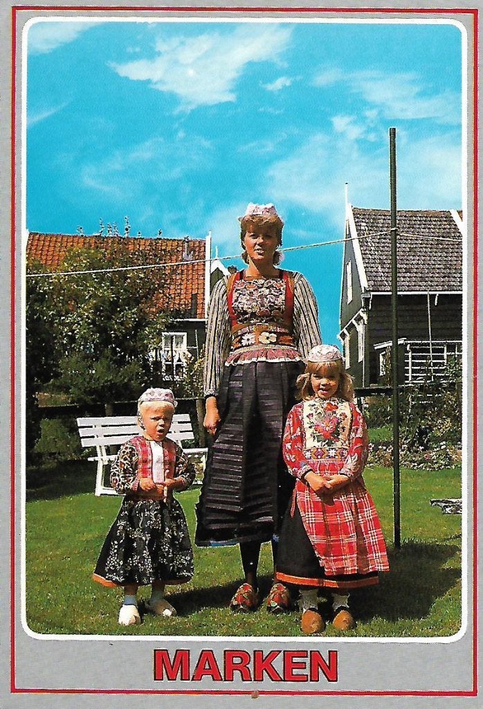 Marken- -Moeder met dochters., Verzenden, 1980 tot heden, Gelopen, Noord-Holland