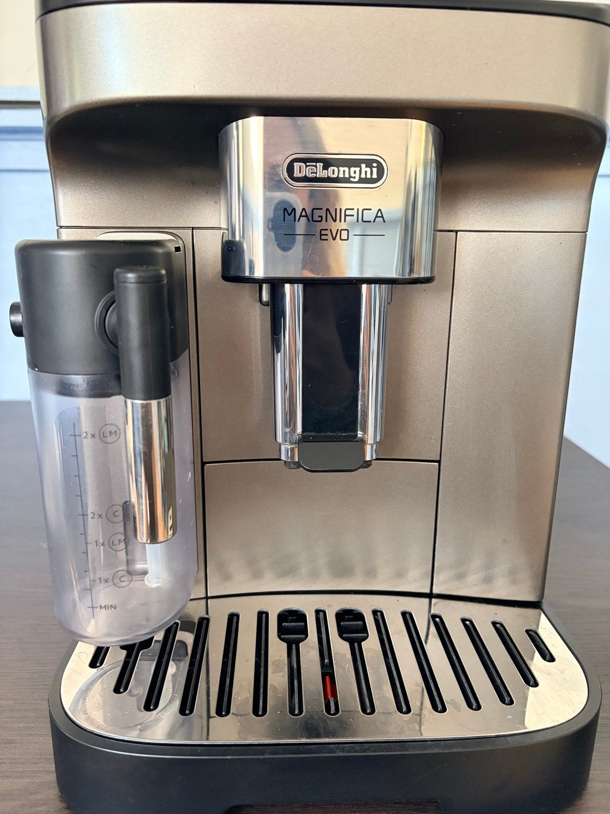 De'Longhi Magnifica Evo uit 2023, Afneembaar waterreservoir, Koffiemachine, Zo goed als nieuw, Koffiebonen