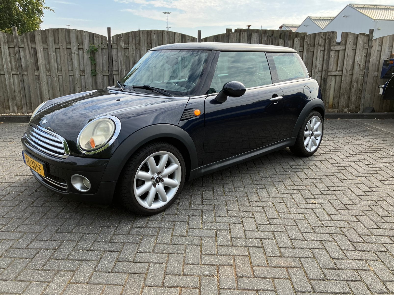Mini 1.6 Cooper 2007 Zwart met motor schade., 4 cilinders, 4 stoelen, Handgeschakeld, 19 km/l