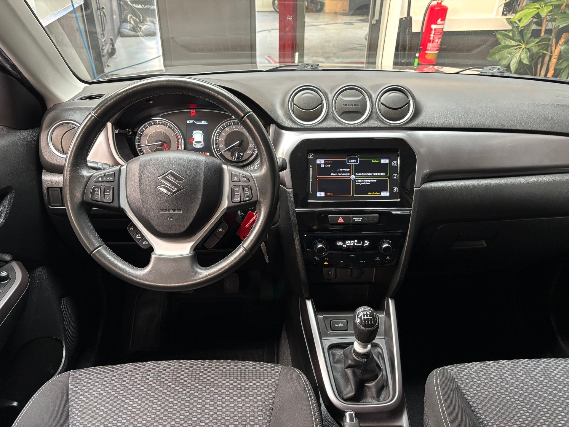 Foto 16 van Suzuki VITARA 1.4 Boosterjet Comfort Smart Hybrid /Camera /