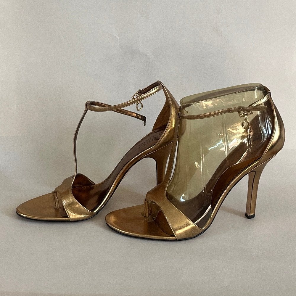 Guess sandalen bronze, maat 40, Kleding | Dames, Gedragen, Overige kleuren, Guess, Sandalen of Muiltjes