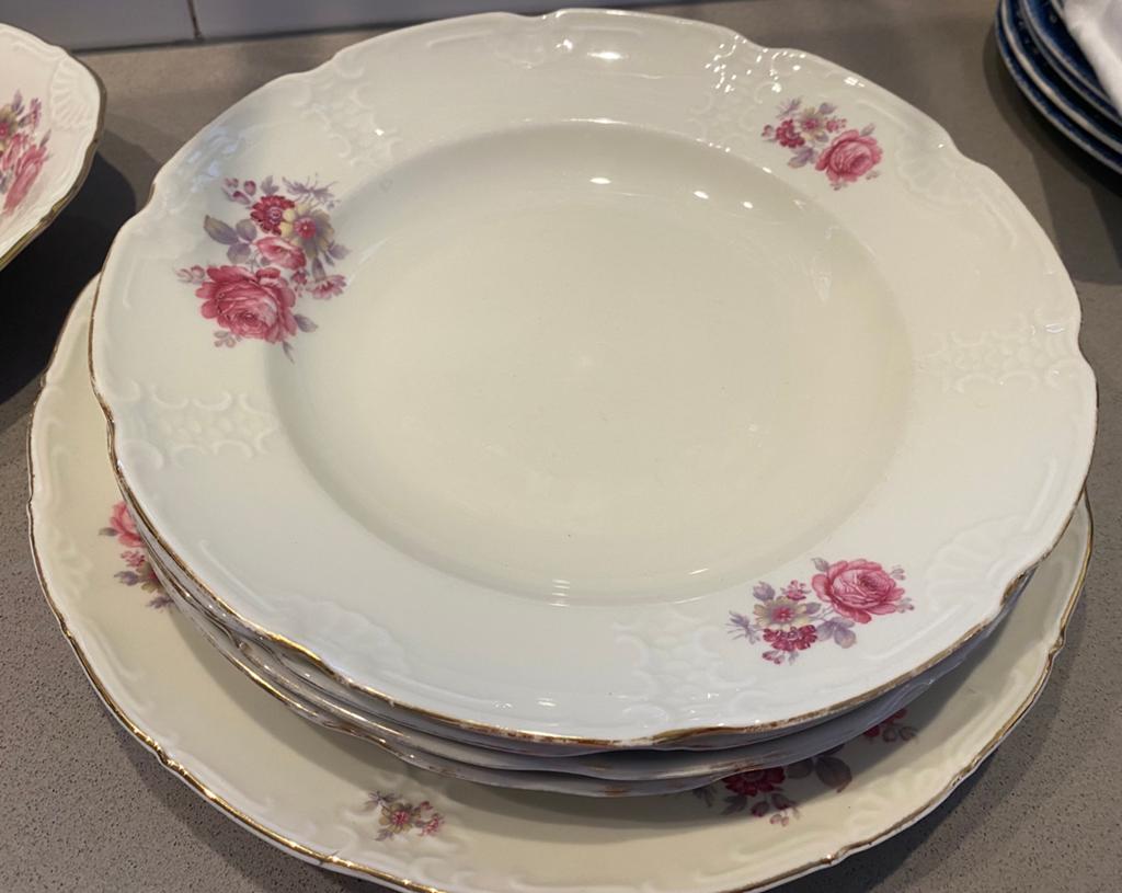 Mosa Maestricht, 8x diep bord, rozen, gaaf, Ophalen of Verzenden