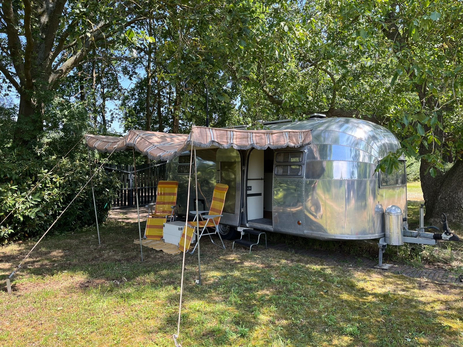 Airstream Flying Cloud Nr.7256 uit 1952, Caravans en Kamperen, Caravans, Particulier, tot en met 4, 1250 - 1500 kg, Standaardzit
