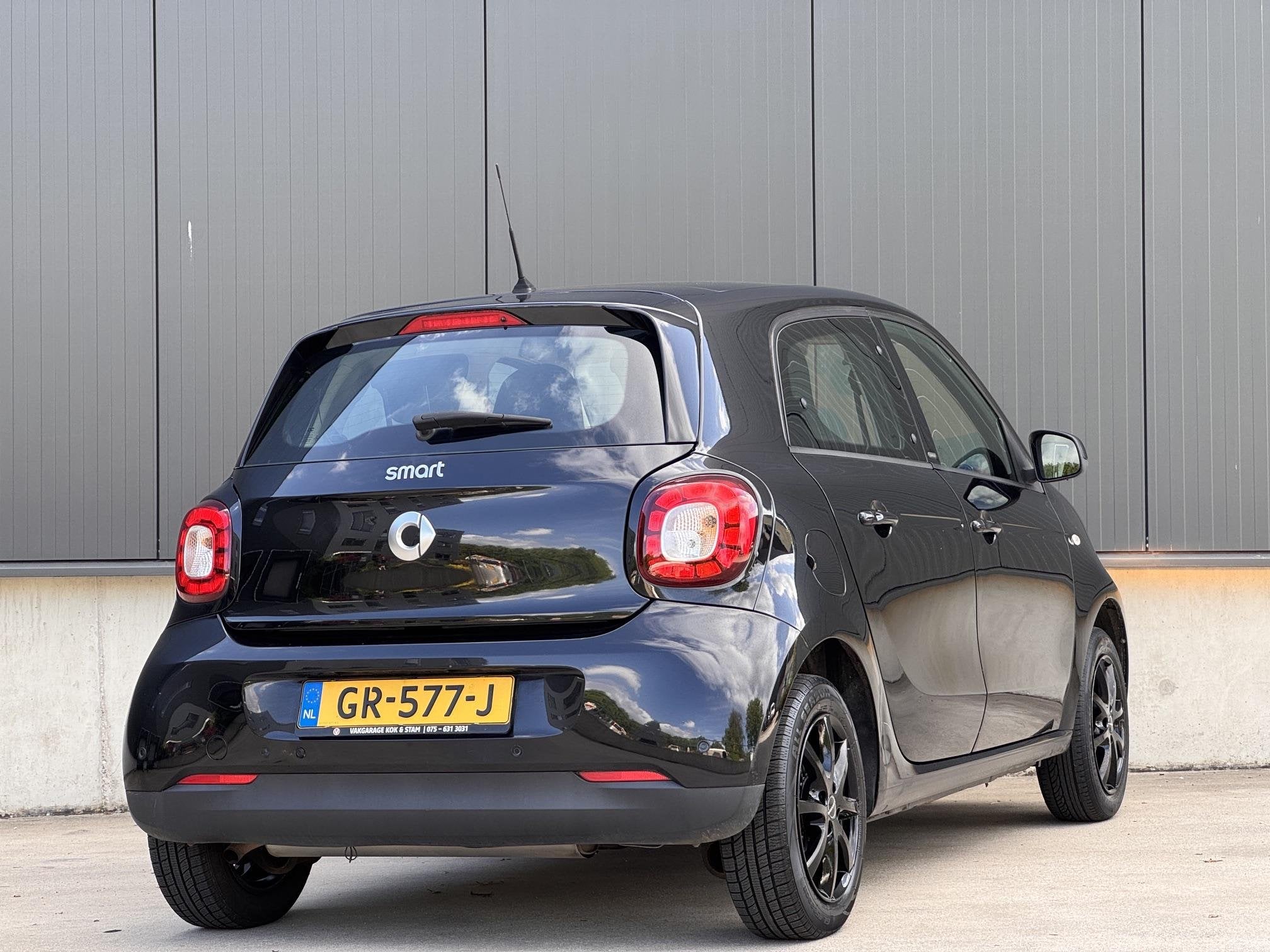 smart forfour 1.0 Passion / Carplay / Panoramadak / Parkeers, Auto's, Gebruikt, 4 stoelen, Origineel Nederlands, Handgeschakeld