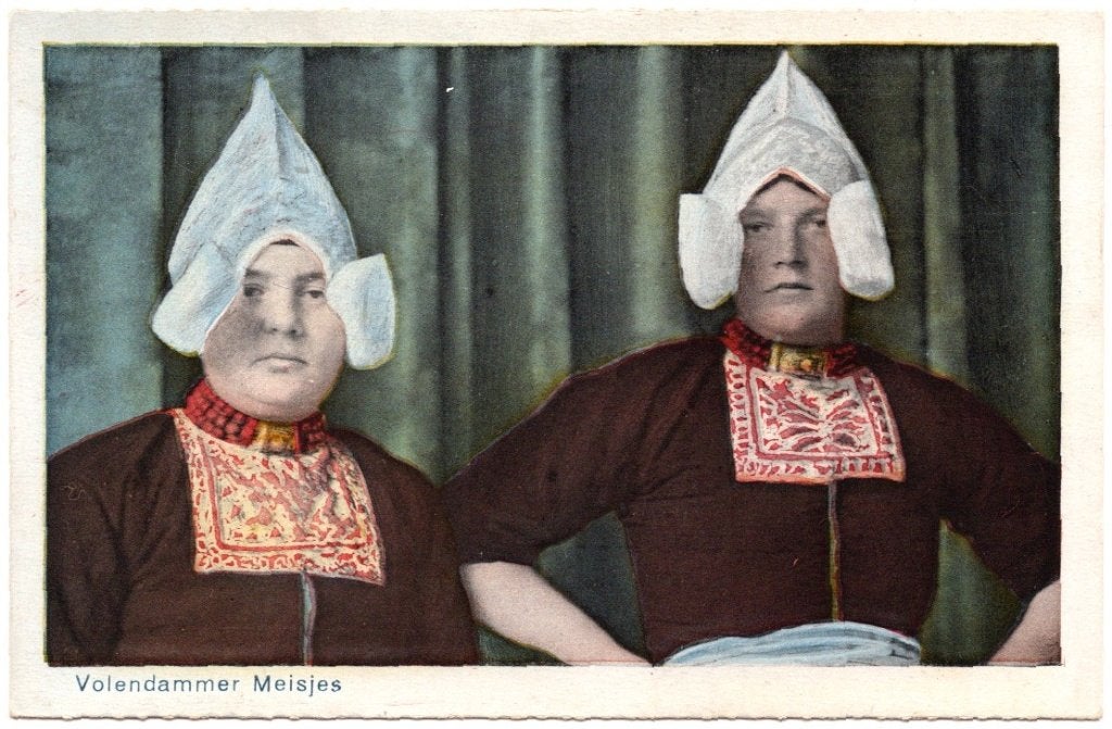 Oude Ansichtkaart Volendammer Meisjes Klederdracht, Ophalen of Verzenden, 1920 tot 1940, Ongelopen, Noord-Holland