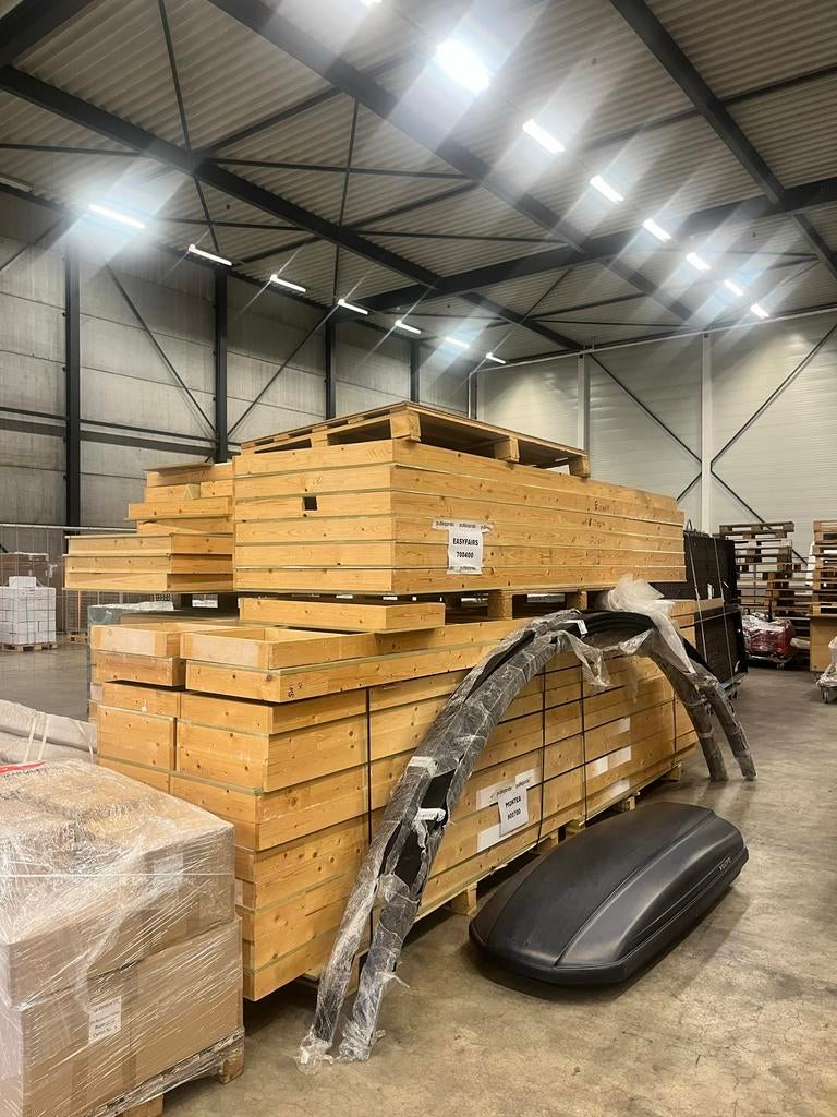 Standbouw onderdelen wanden, vloeren en verlichting, Ophalen
