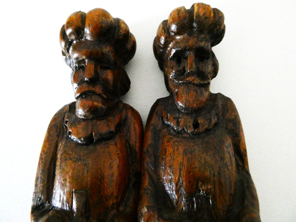 2 Houtgesneden beeld man ridder kastornamenten ornament, Houtsnijwerk, Ophalen of Verzenden, Handgemaakt, 20 - 50 cm