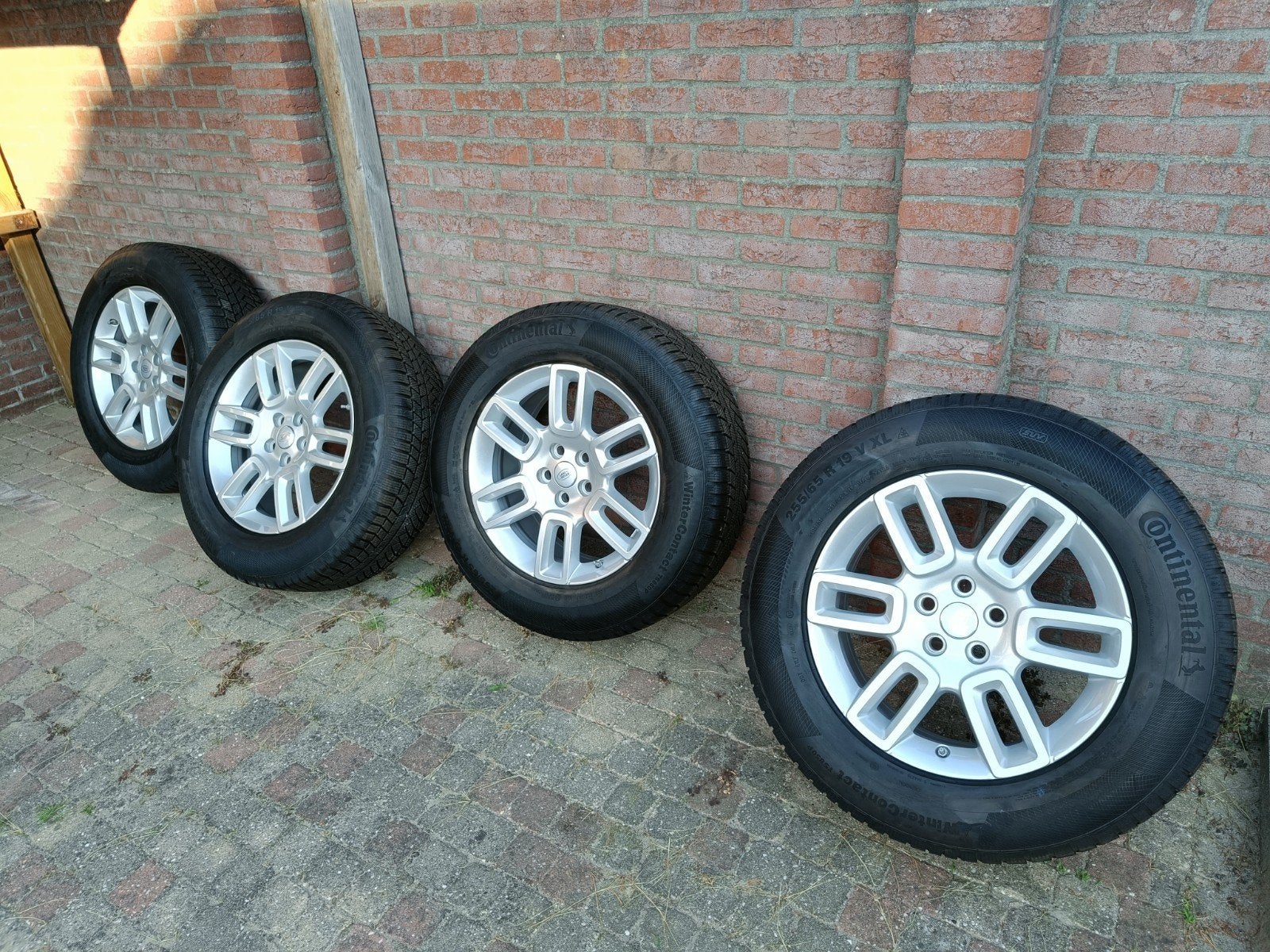 New Defender velgen met Continental winterbanden, Gebruikt, 255 mm, Banden en Velgen, Winterbanden
