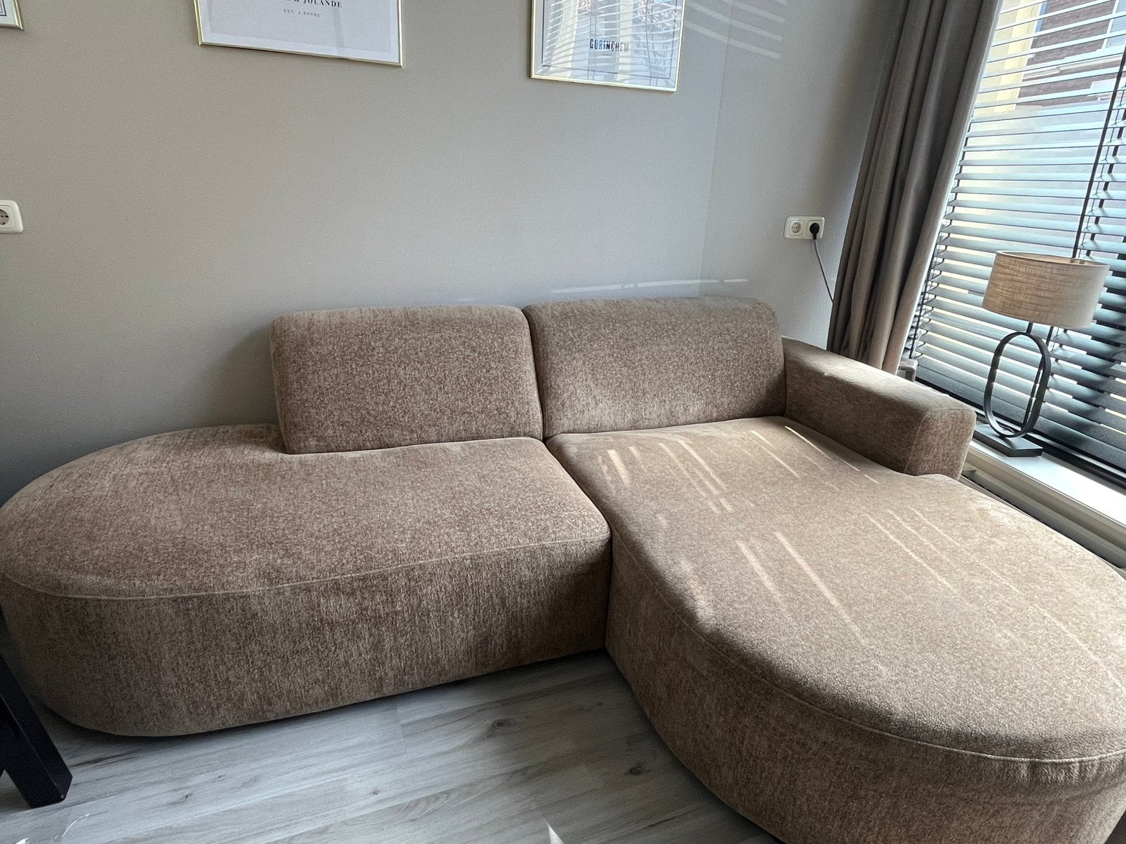 Hoekbank Loulou Rond latte, Ophalen, Zo goed als nieuw, Stof