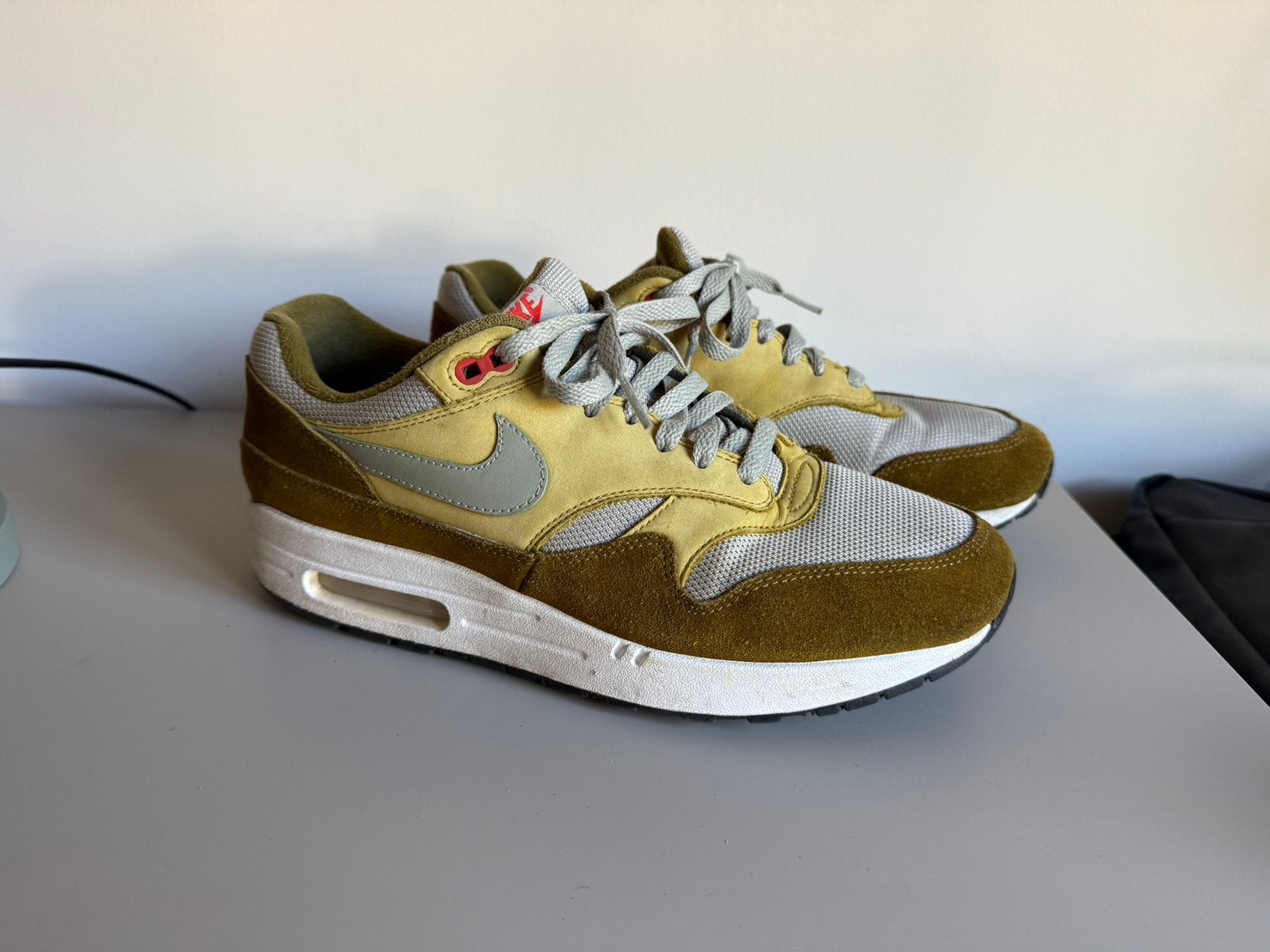 Nike Air Max 1 Curry Pack (OLIVE) 908366-300 maat 43, Ophalen of Verzenden, Zo goed als nieuw, Overige kleuren