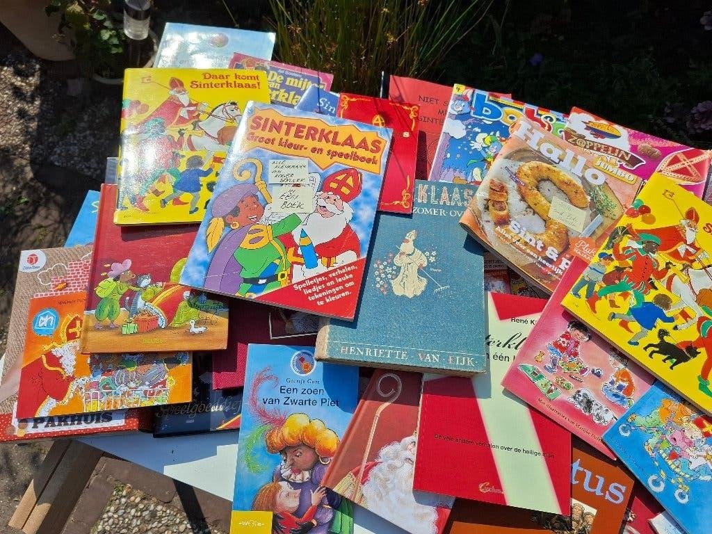 sinterklaas doos boeken -CD's - DvD's etc, Ophalen of Verzenden, Gebruikt