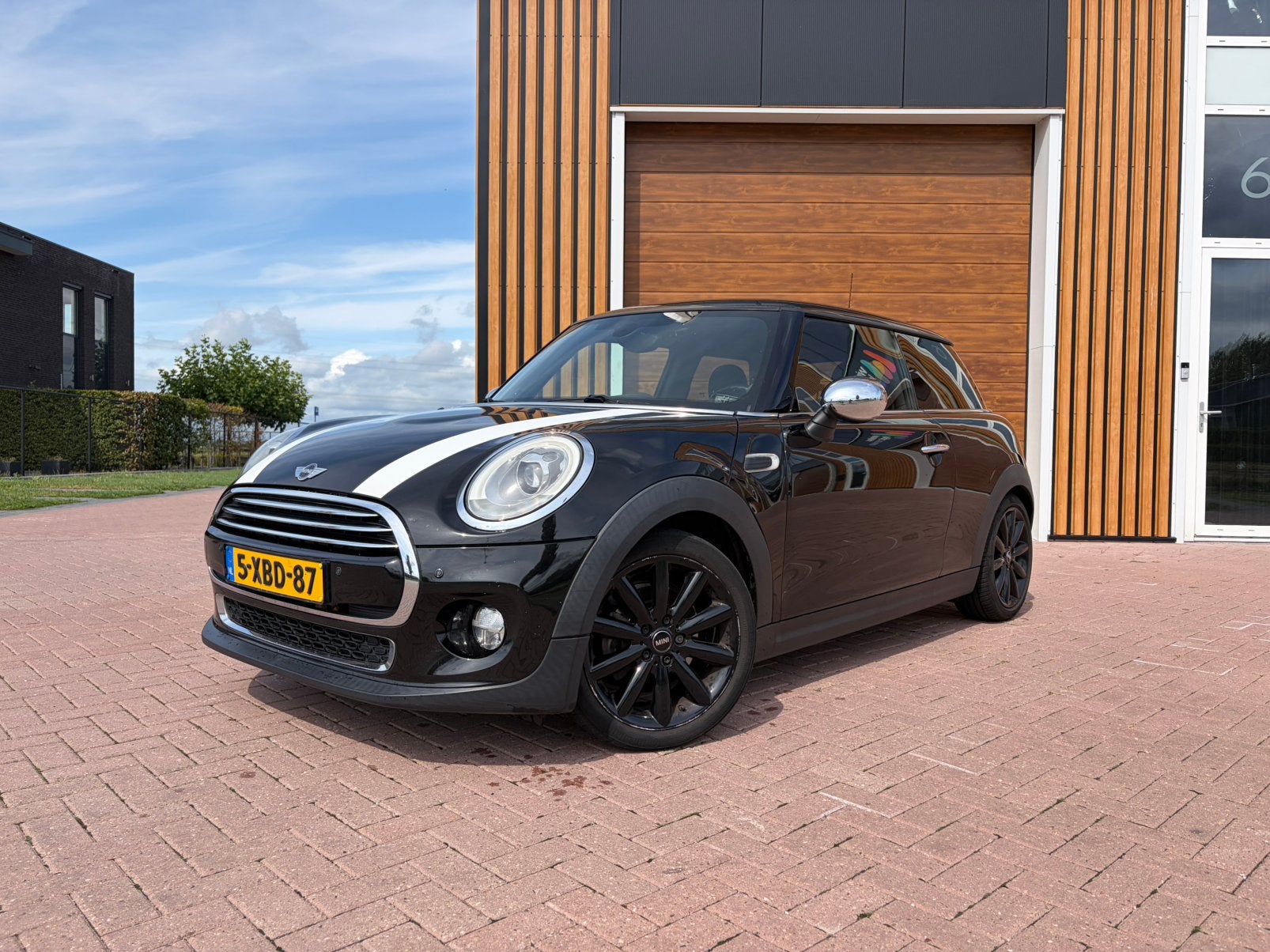 Sportieve MINI Cooper – Groot Navi | Harman Kardon |, Voorwielaandrijving, 136 pk, 4 stoelen, Origineel Nederlands